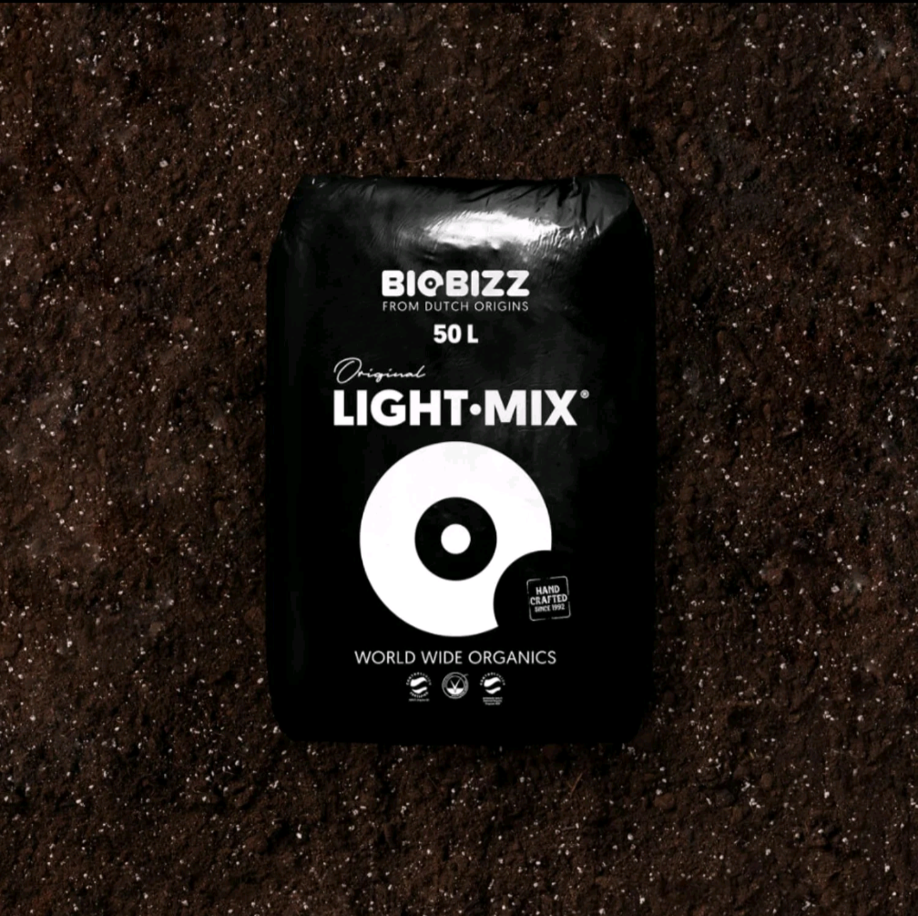 BIOBIZZ Light-Mix Organic Potting Soil for Cuttings & Houseplants